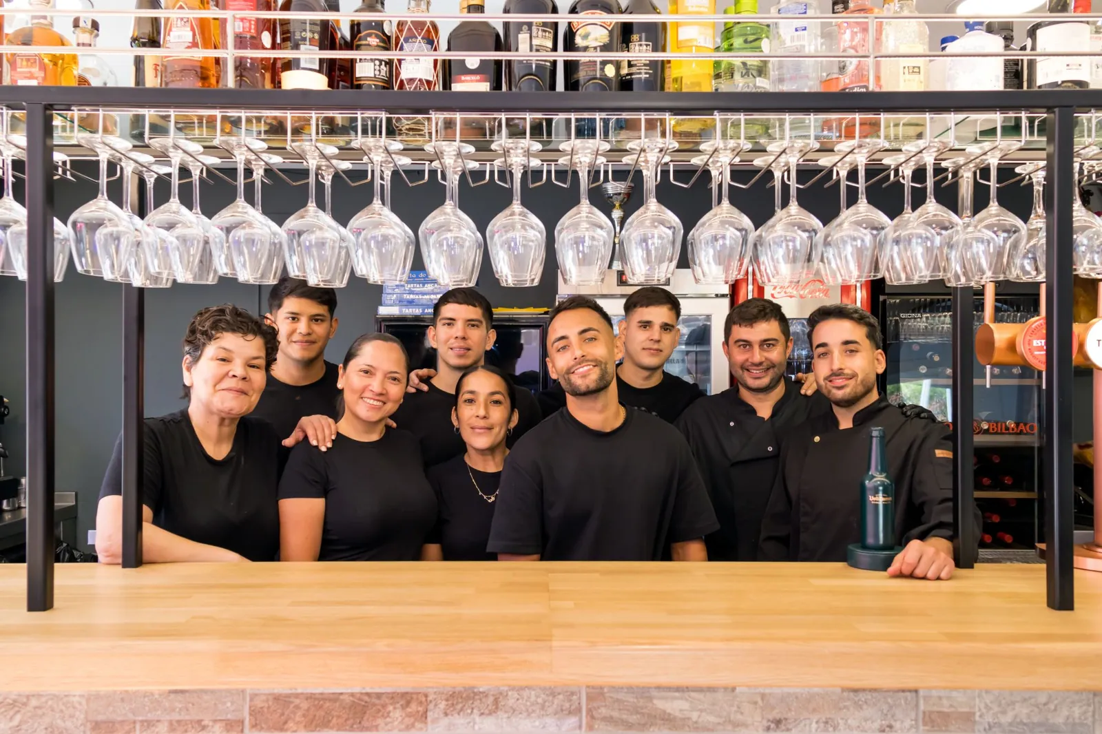 El equipo de El Mirador Gallego detrás de la barra