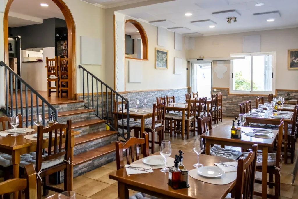 La sala y el altillo, para mesas largas