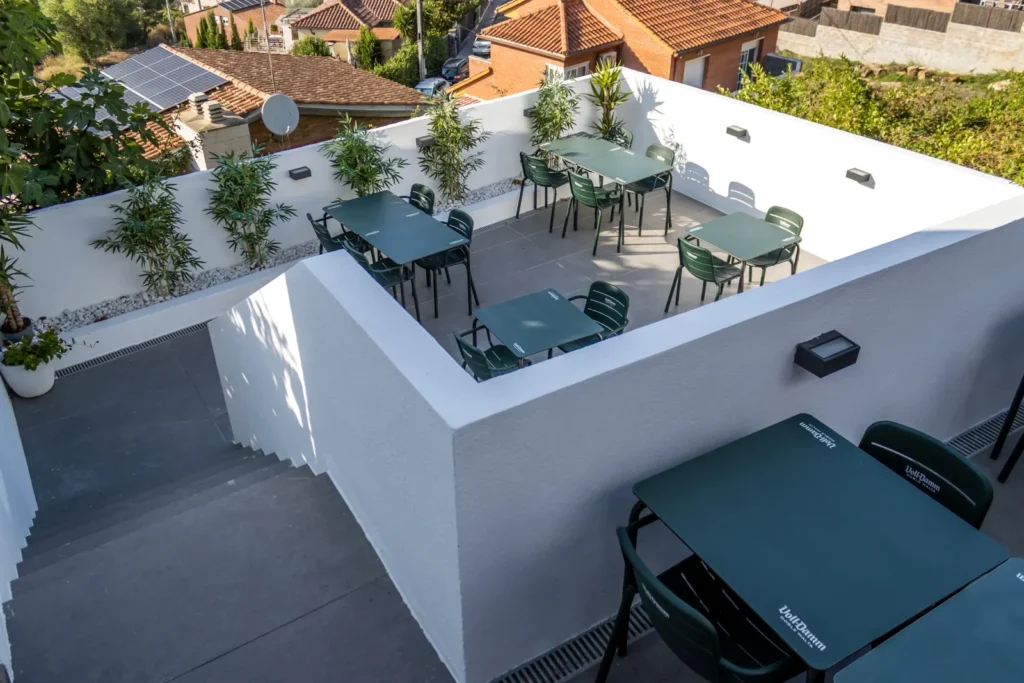 La terraza de arriba, vista desde la escalera